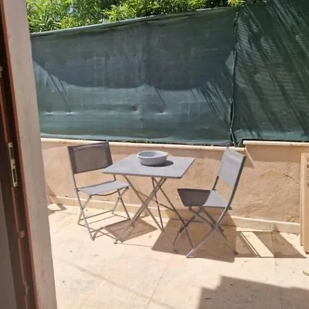F1 Dans Maison Individuelle شقة *